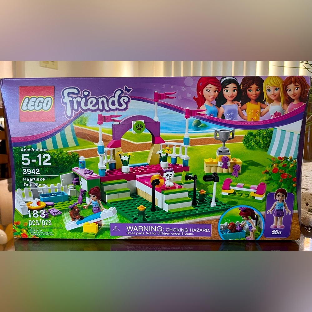 2012 Retired LEGO Friends Heartlake Dog Show Set 3942